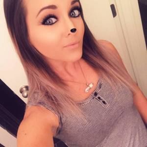 Meet your Posher, Caitlin